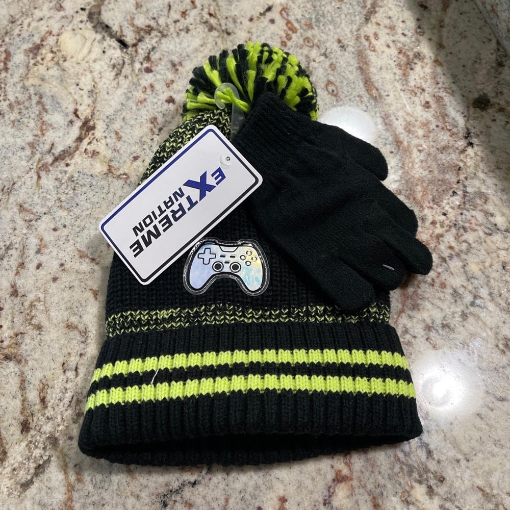Boys Beanie Winter Hat and Glove Set New